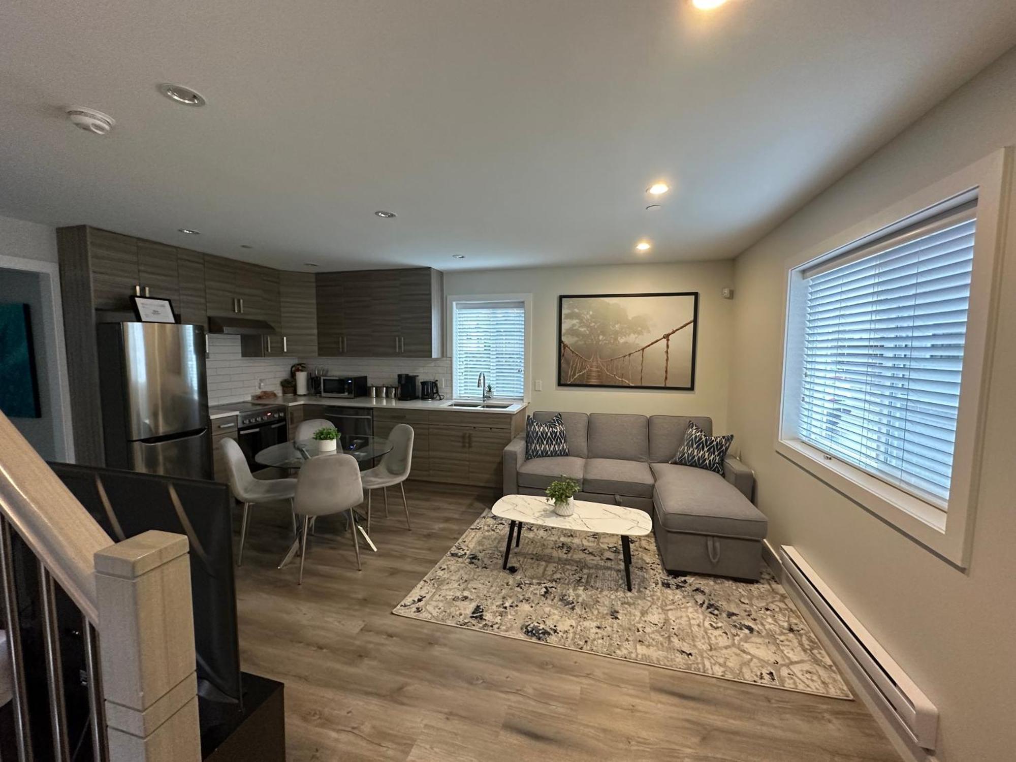 Bright And Cozy Modern Home In Vancouver - Central To Yvr-Downtown - Free Private Parking Екстер'єр фото
