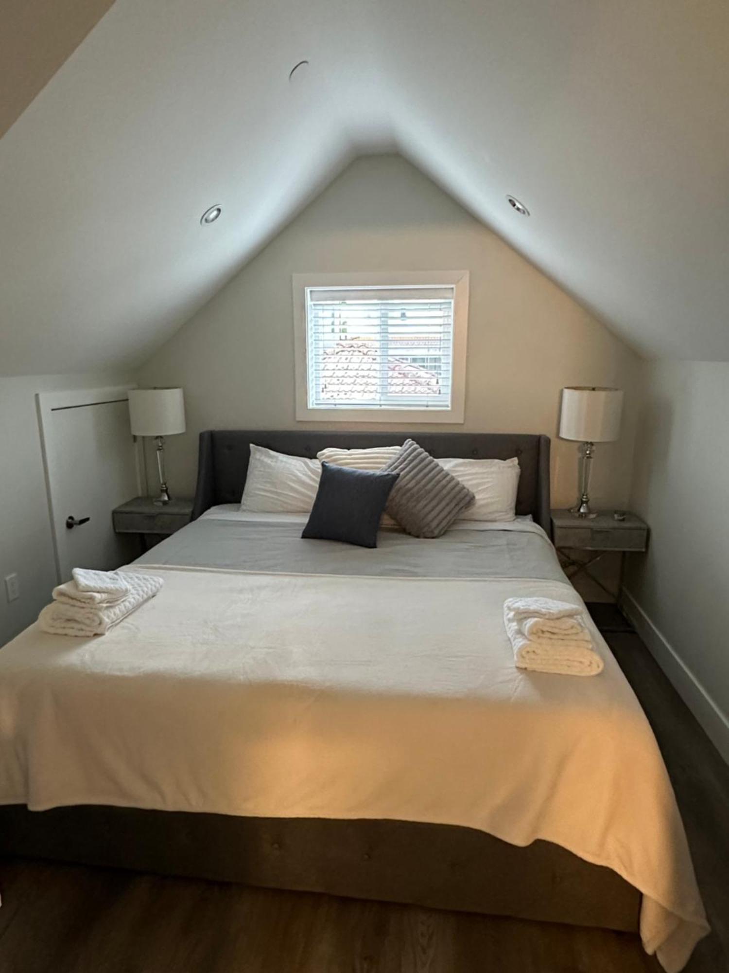 Bright And Cozy Modern Home In Vancouver - Central To Yvr-Downtown - Free Private Parking Екстер'єр фото