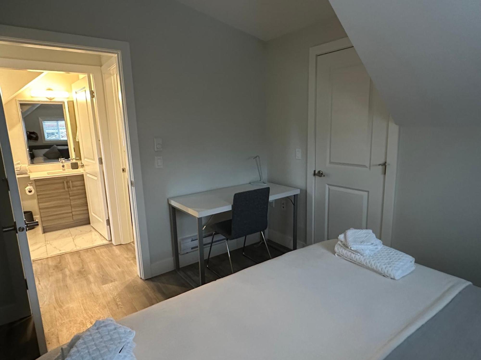Bright And Cozy Modern Home In Vancouver - Central To Yvr-Downtown - Free Private Parking Екстер'єр фото